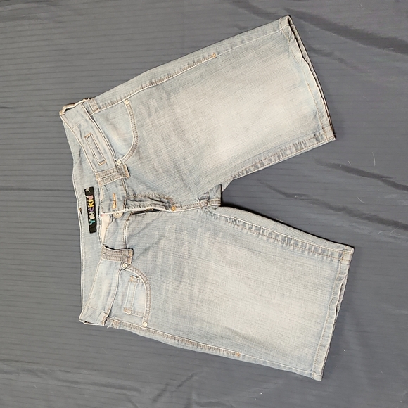 A55 TRICKIE - Picture 1 of 3